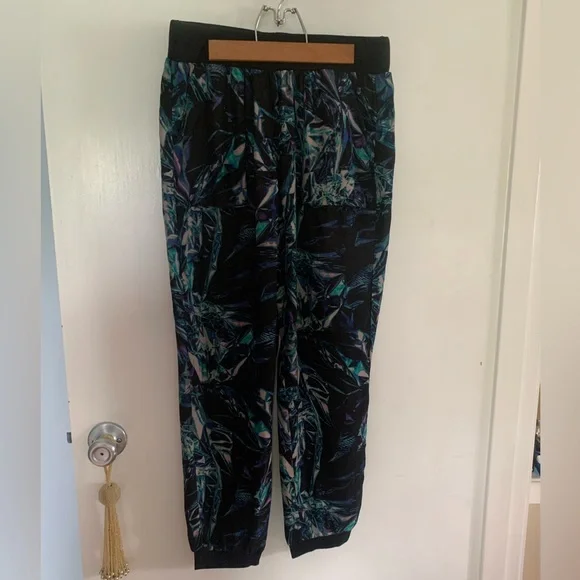 EUC✨ SILENCE + NOISE women's medium black silky funky jogger pants - Picture 4 of 11